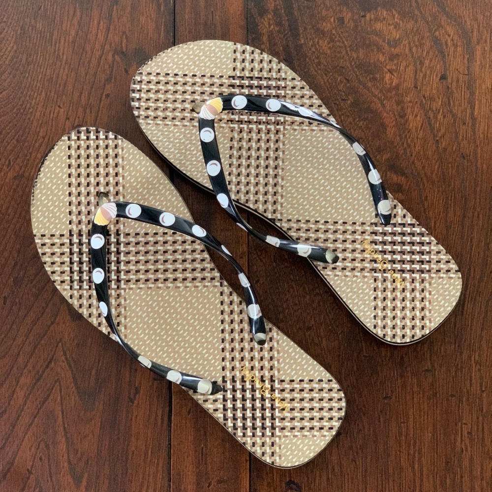 NWOT vera Bradley beachy flip-flops